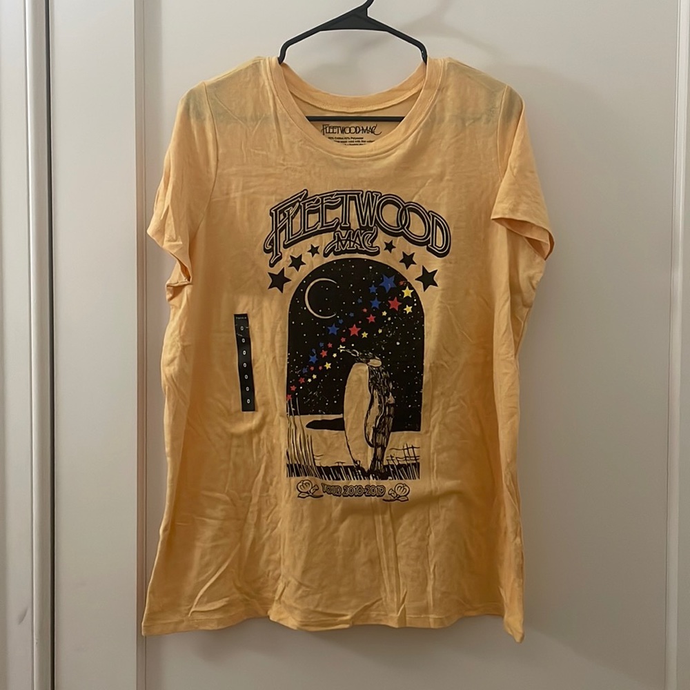 Fleetwood Mac tour 2018-2019 tshirt. Size S(Men) or M (women).
